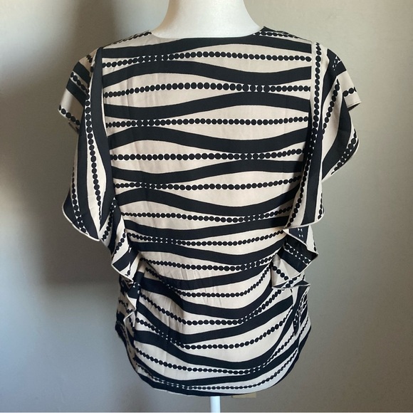 Ann Taylor Black & Tan Striped Sleeveless Blouse Size MP - Picture 3 of 4